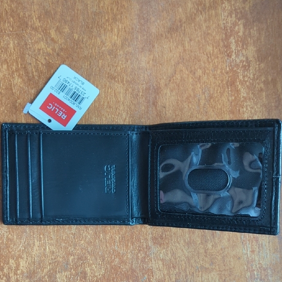 Relic Men's Leather Wallet - Picture 1 of 3